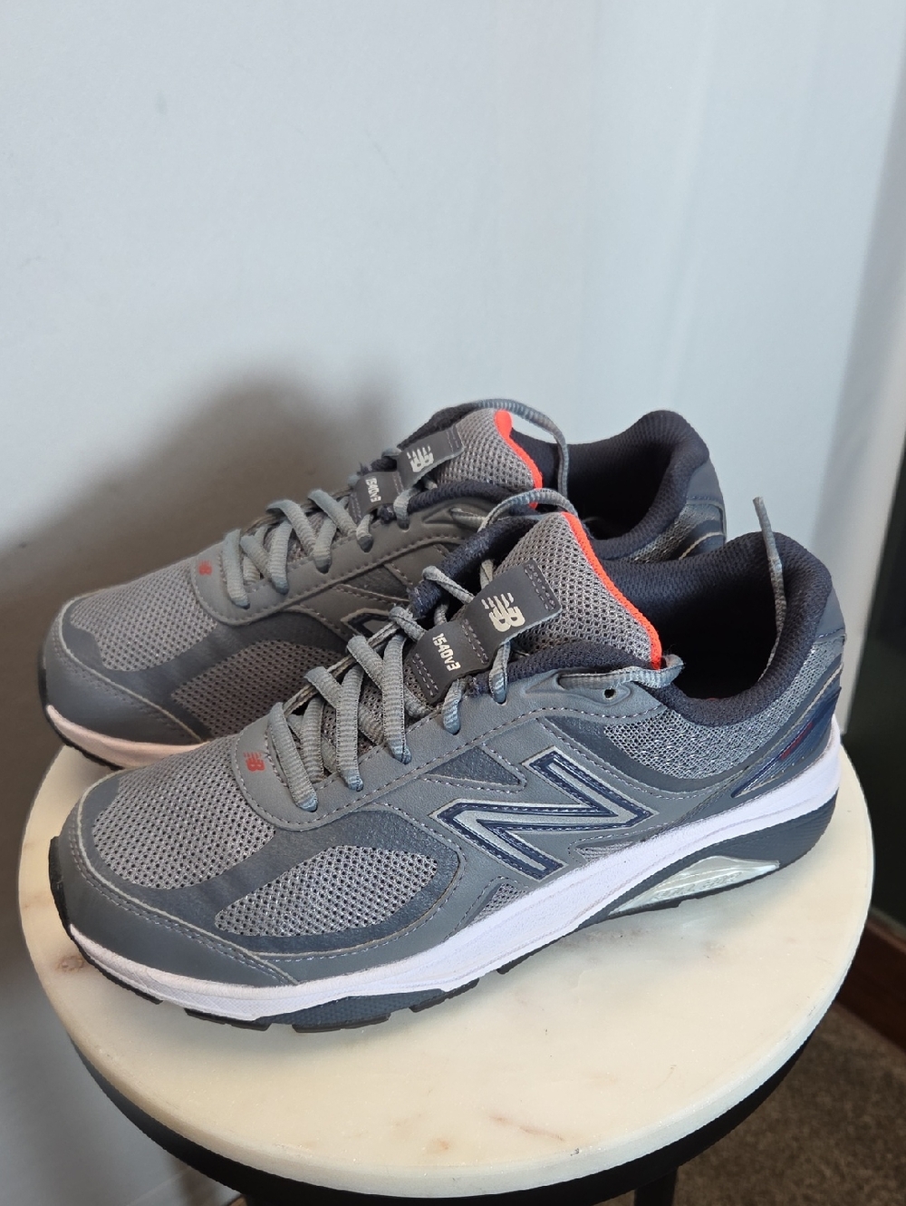 New Balance Womens 1540v3 Gray Athletic Sneakers with Coral Accent Size 7.5W